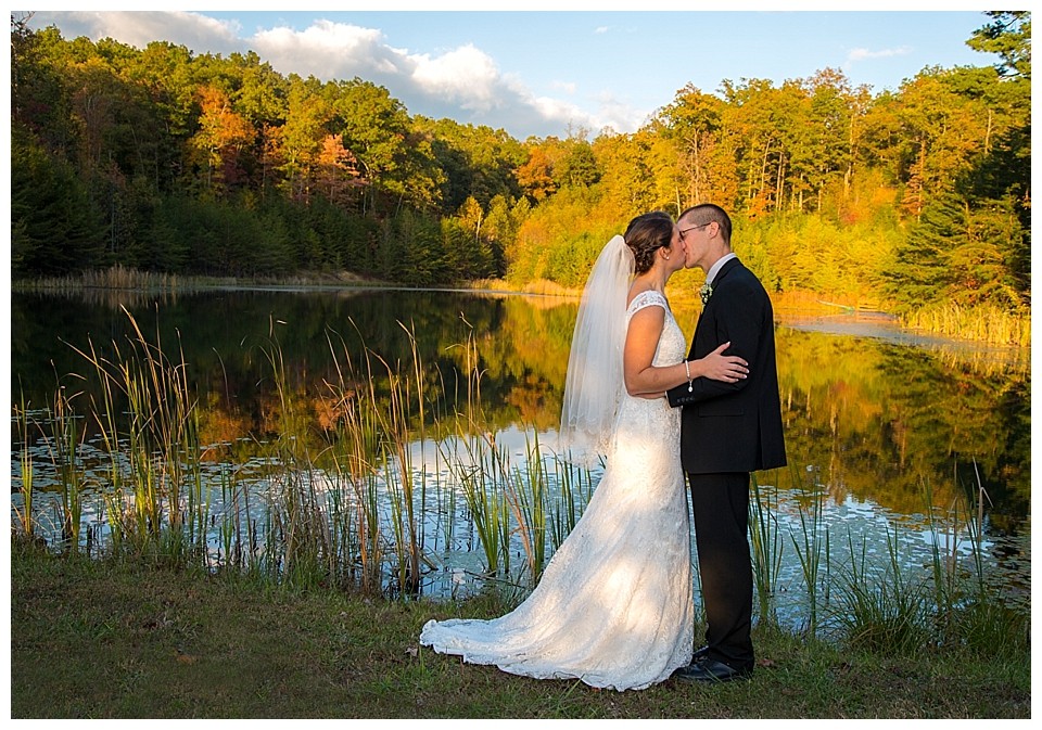 Red River Gorge Fall Wedding at the Cliffview Resort_0028