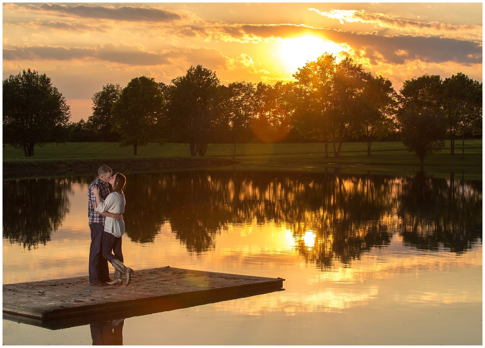 Gorgeous Talon Winery Engagement Session in Lexington, Kentucky. Beautiful and rustic wedding venue located in the amazing countryside of Kentucky.