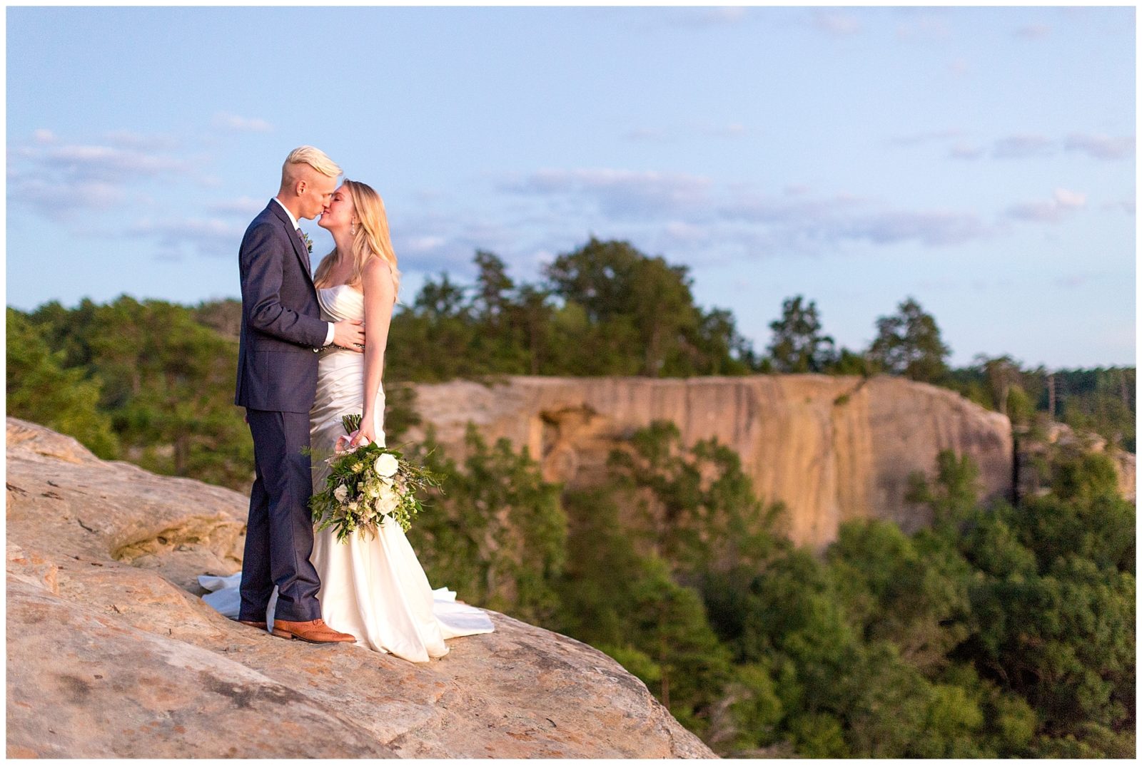 Epic Red River Gorge bride and groom portrait session on Auxier Ridge. Experience one of Kentucky's most magical hiking trails. Photos by: Kevin and Anna Photography www.kevinandannaweddings.com
