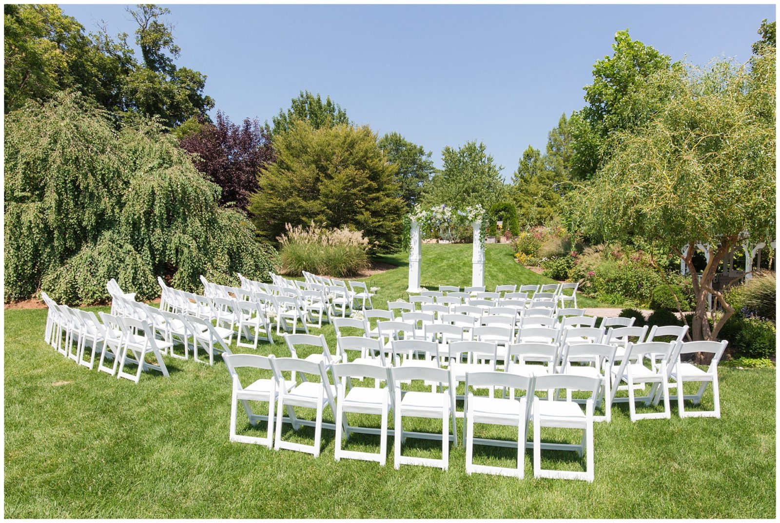 Outdoor wedding ceremony at the Barn at Springhouse Gardens in Nicholasville, KY