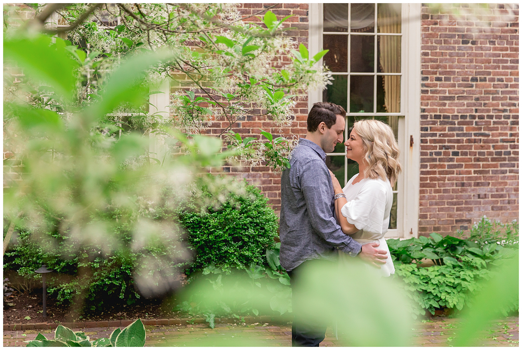 Downtown Summer Engagement Session at Gratz Park by Kevin and Anna Photography